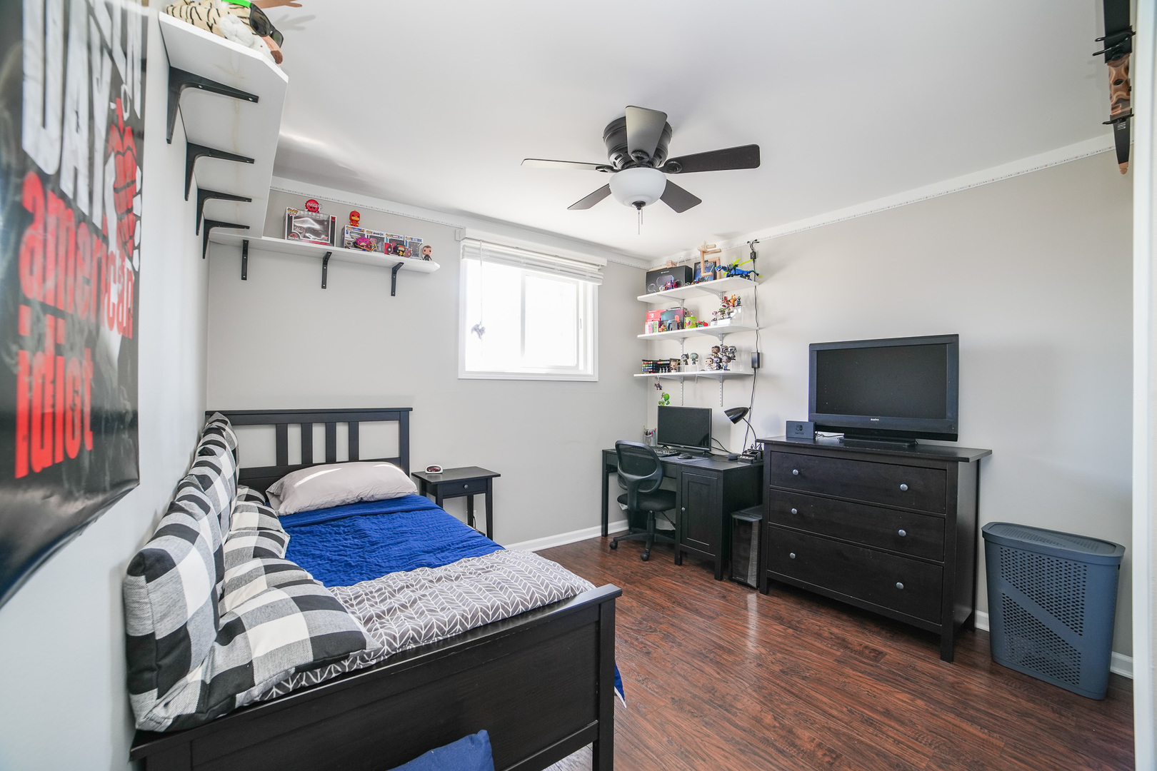 281 Kathy Drive Bourbonnais, IL 60914 - Photo 22 of 43 a living room with furniture and a flat screen tv