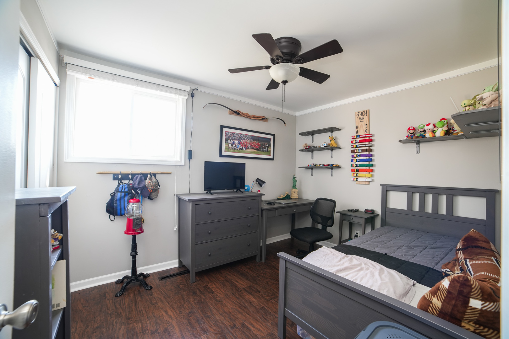 281 Kathy Drive Bourbonnais, IL 60914 - Photo 23 of 43 a view of a livingroom with furniture workspace and a window