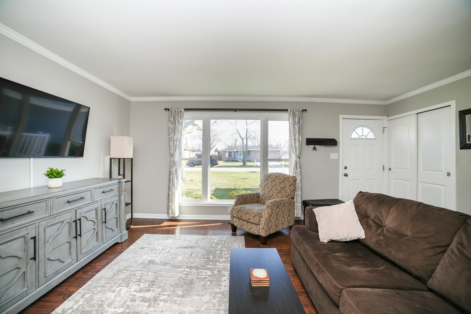 281 Kathy Drive Bourbonnais, IL 60914 - Photo 8 of 43 a living room with furniture and a flat screen tv