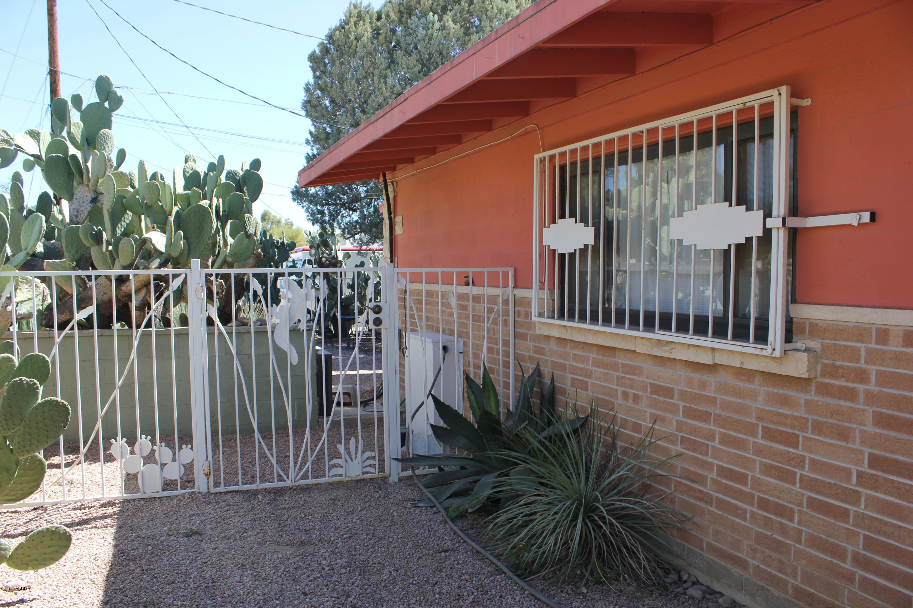 3117 East Greenlee Road Tucson, AZ 85716 - Photo 2 of 25 Gallery Image 2