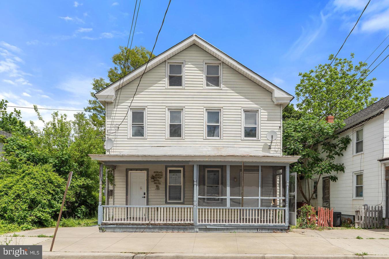 210 Church Street Salem, NJ 08079 - Photo 1 of 35 a front view of a house