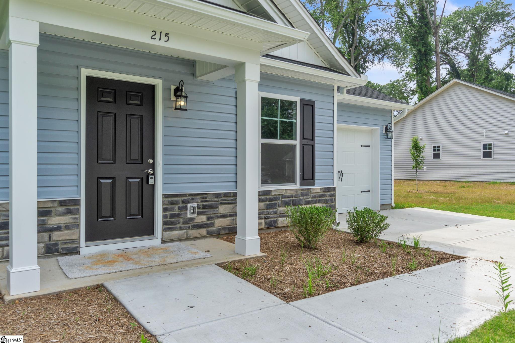 215 Stratford Road Greenville, SC 29605 - Photo 3 of 32 Gallery Image 3