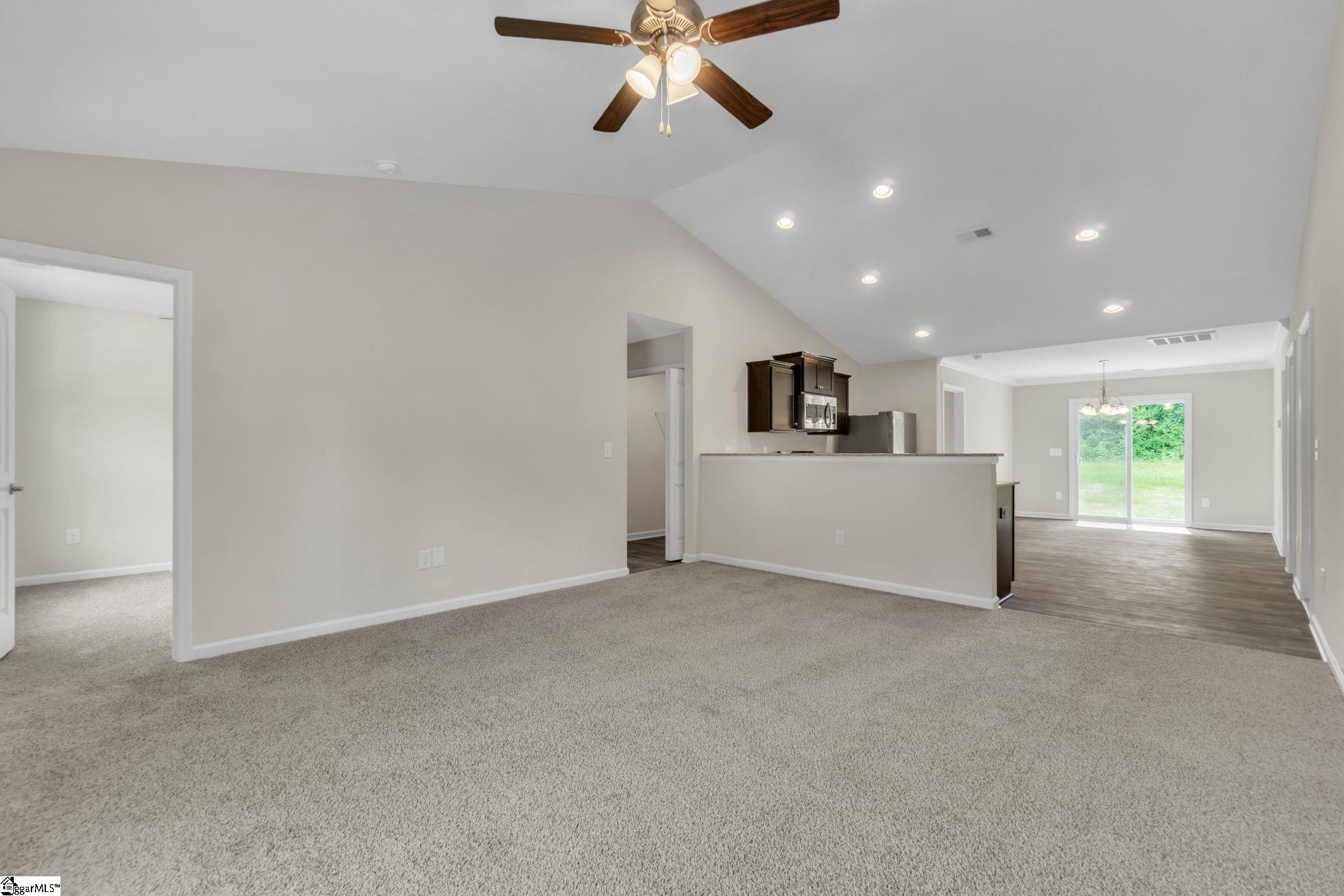 215 Stratford Road Greenville, SC 29605 - Photo 4 of 32 Gallery Image 4