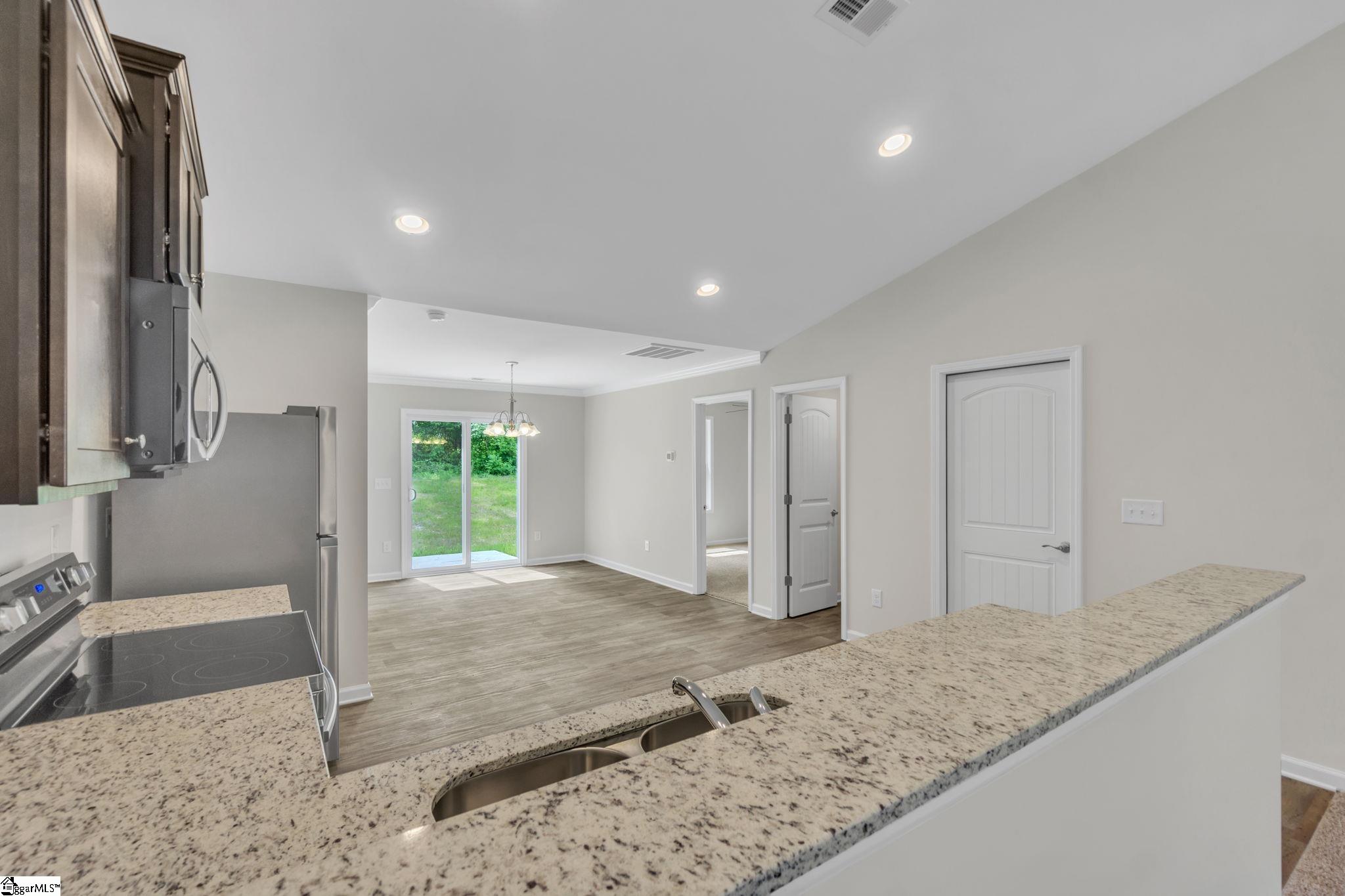 215 Stratford Road Greenville, SC 29605 - Photo 10 of 32 Gallery Image 10