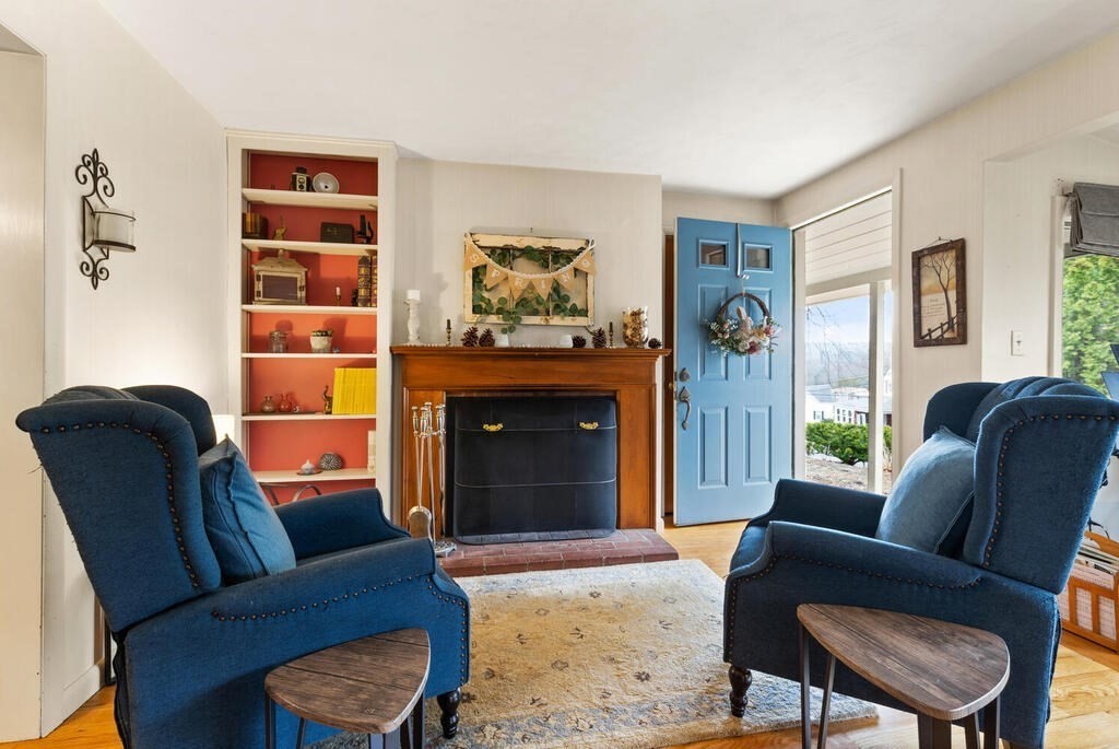1 Meadowbrook Road Hudson, MA 01749 - Photo 5 of 36 a living room with furniture and a window