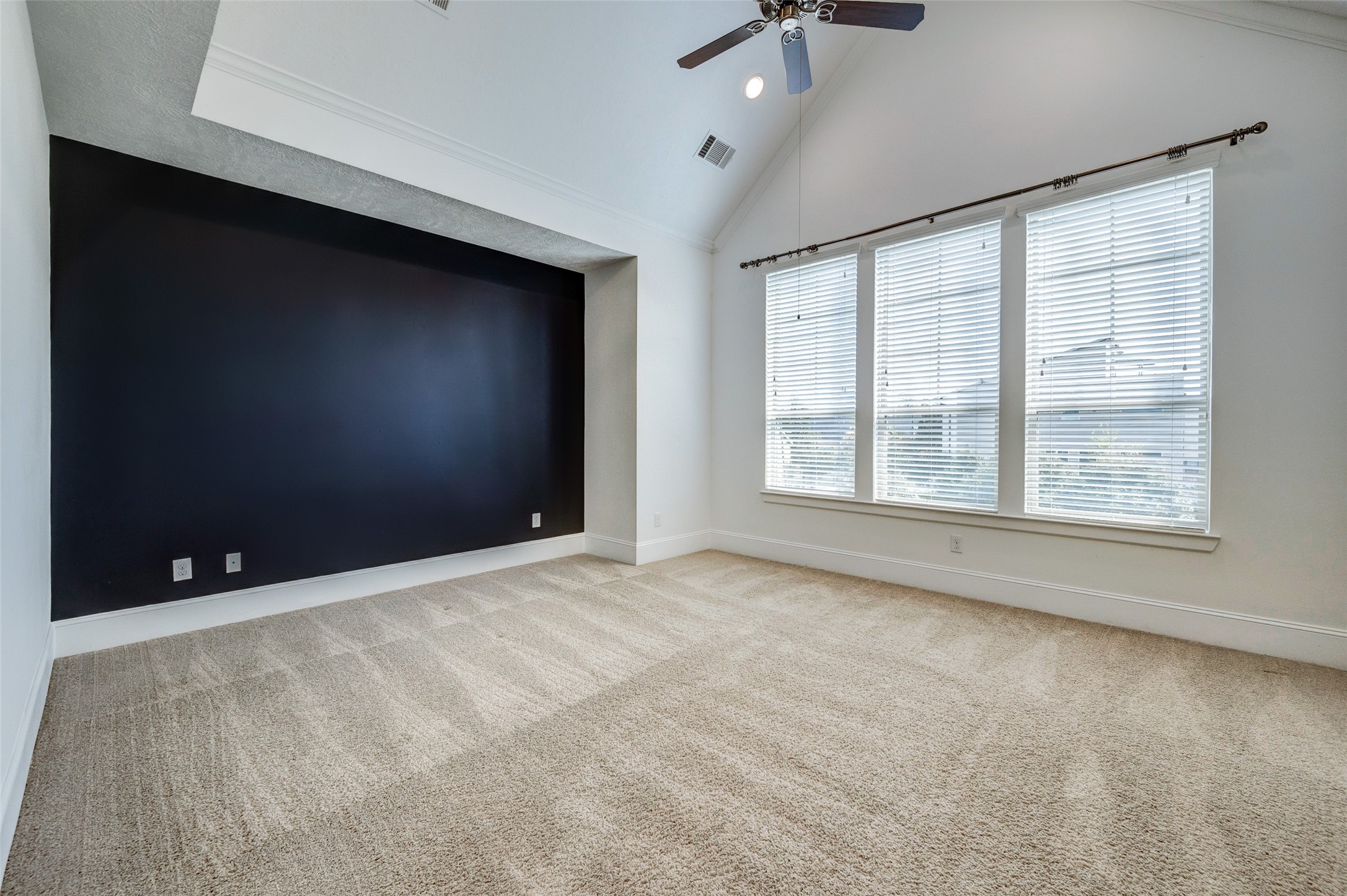1413 Patterson Street Houston, TX 77007 - Photo 18 of 37 This room features a high ceiling and a wall of windows