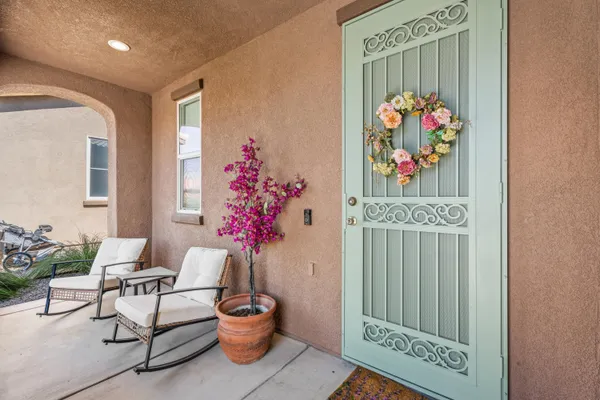 a very nice looking room with a book shelf