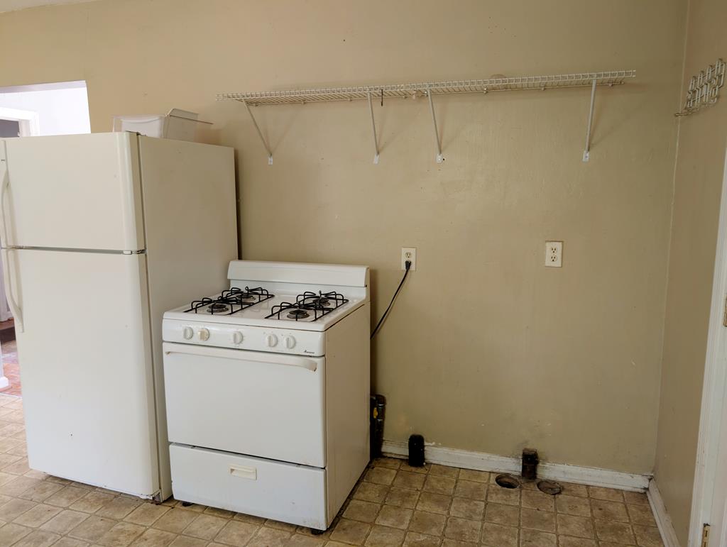 4237 Fort Street Columbus, GA 31907 - Photo 10 of 16 a utility room with dryer and washer
