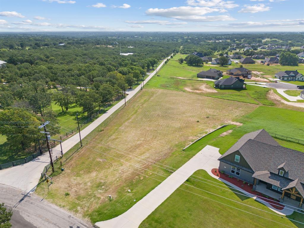 1052 North Agnes Road Springtown, TX 76082 - Photo 5 of 16 a view of a city