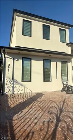 $3,200 | 13939 Leadwell Street, Van Nuys, CA 91405