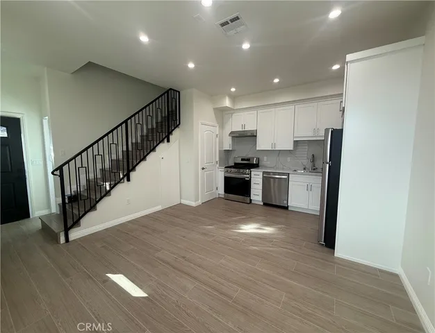 $3,200 | 13939 Leadwell Street, Van Nuys, CA 91405