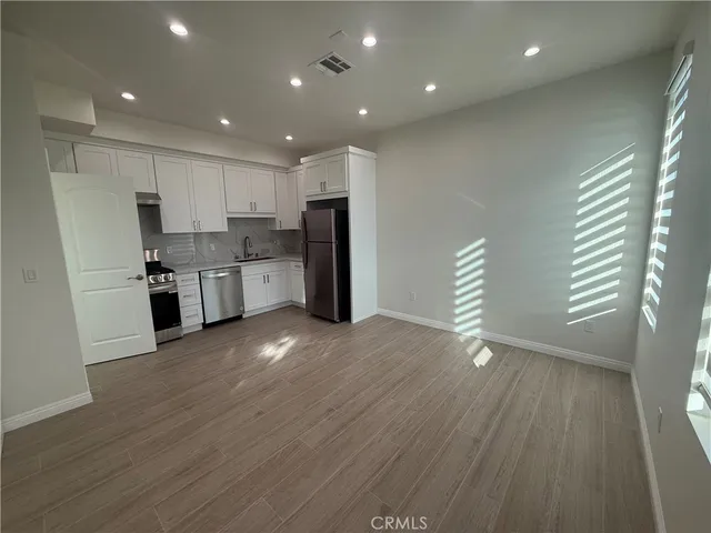 $3,200 | 13939 Leadwell Street, Van Nuys, CA 91405