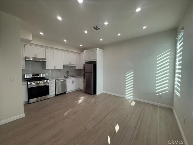 $3,200 | 13939 Leadwell Street, Van Nuys, CA 91405