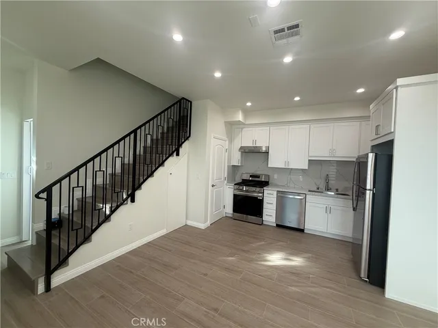 $3,200 | 13939 Leadwell Street, Van Nuys, CA 91405