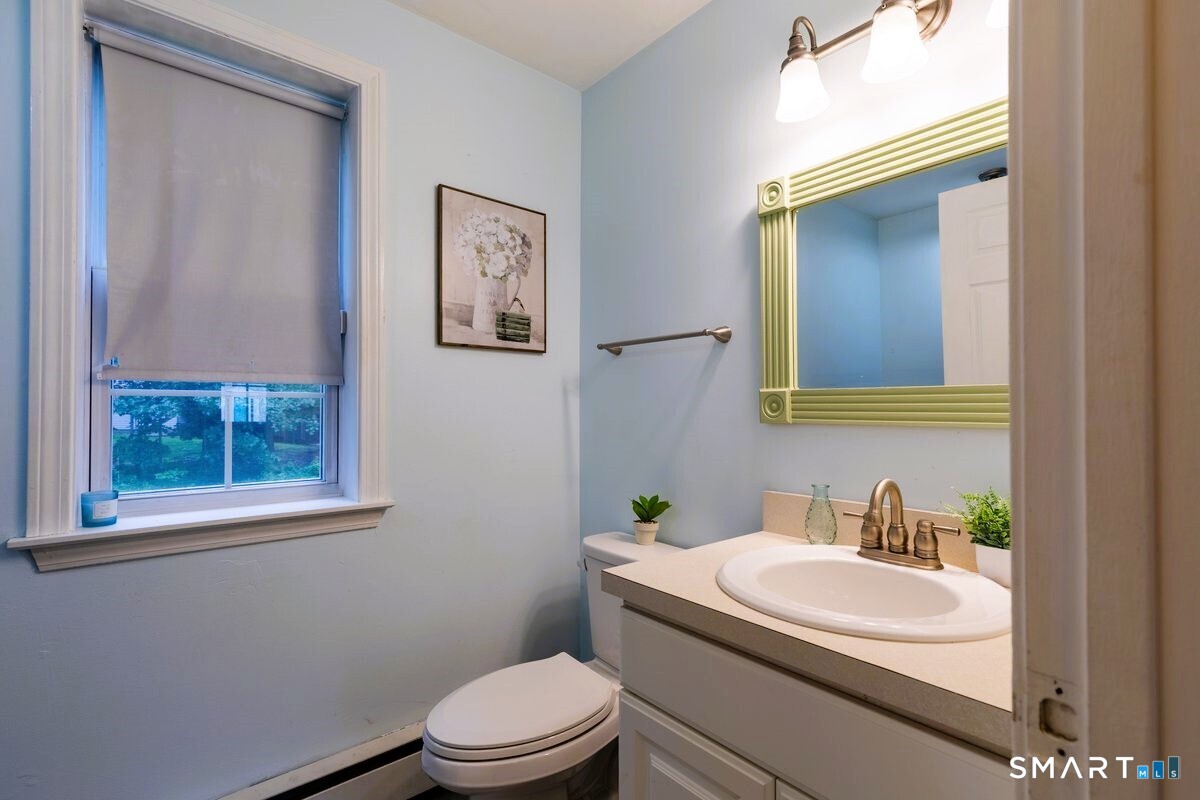 28 Duke Road Manchester, CT 06042 - Photo 10 of 24 Gallery Image 10