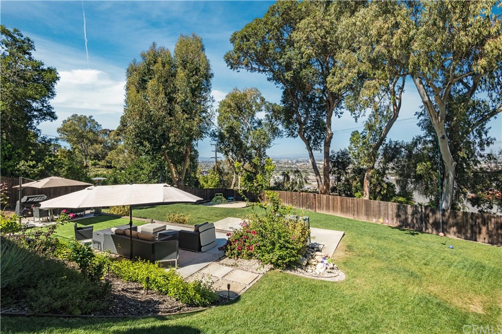 4329 Vía Azalea Palos Verdes Estates, CA 90274 - Photo 27 of 31 a view of a garden with an outdoor space