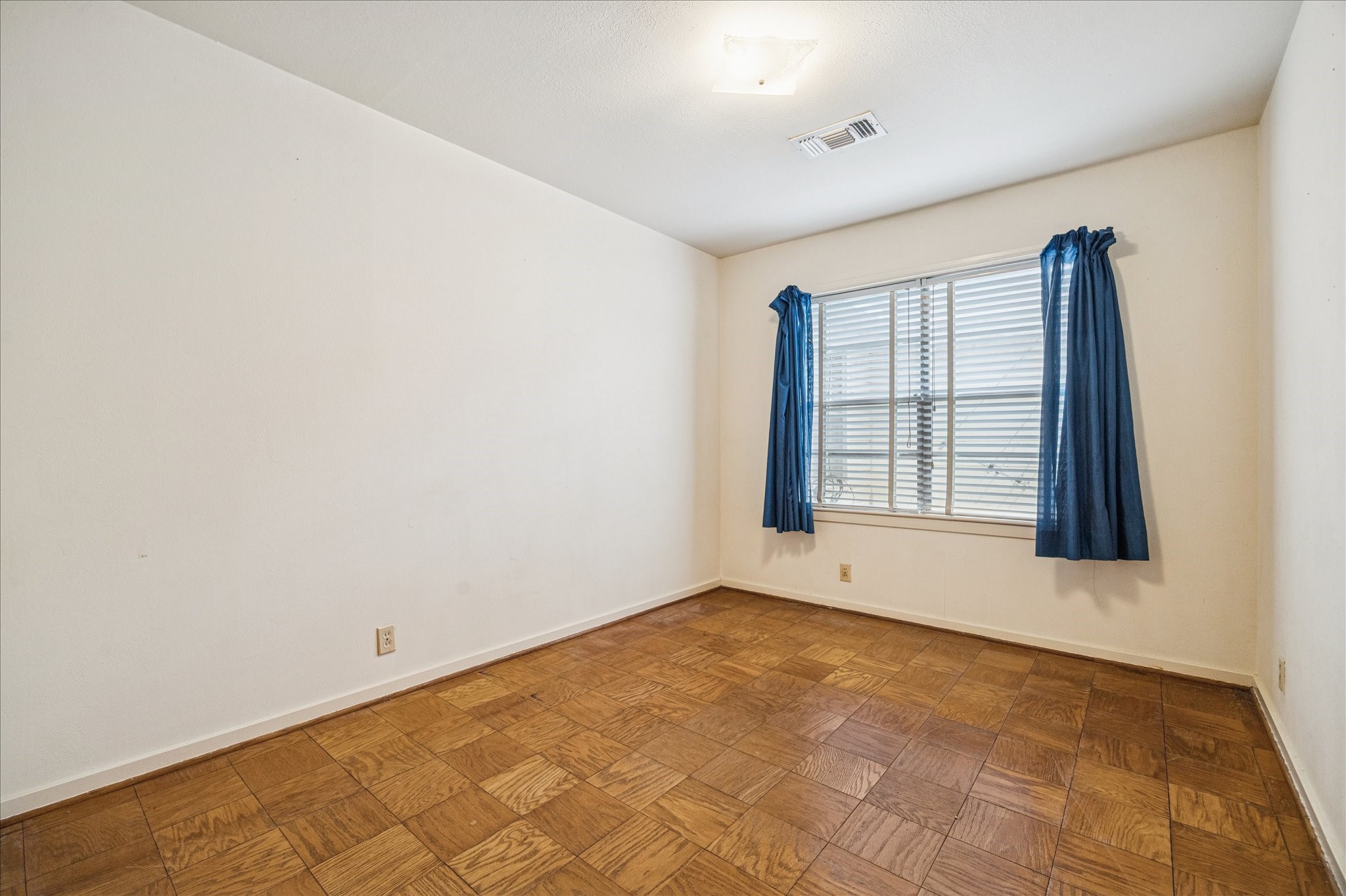 1733 Jones Street Rosenberg, TX 77471 - Photo 9 of 10 a view of an empty room with a window