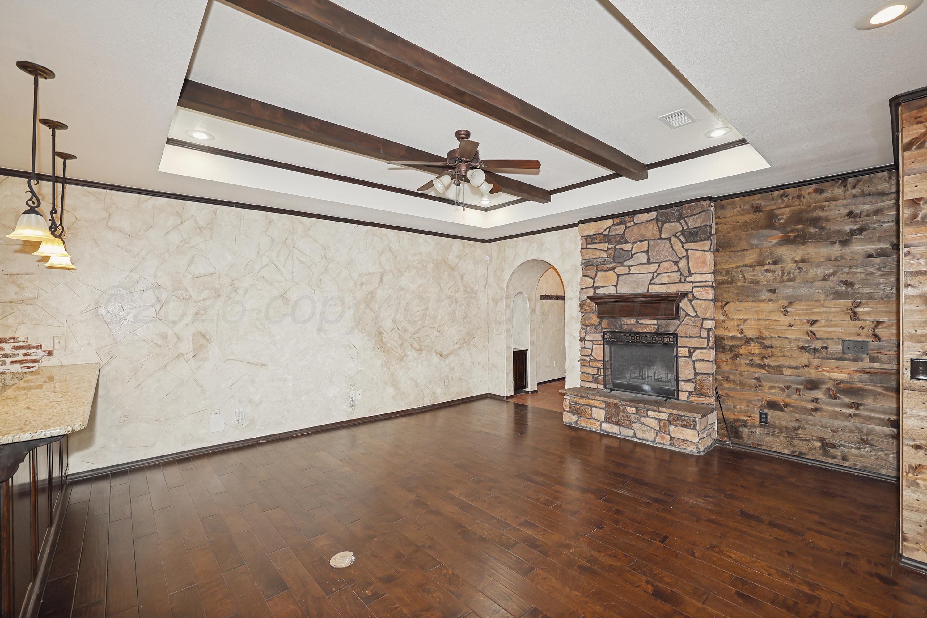 6803 Nick Street Amarillo, TX 79119 - Photo 5 of 33 6-Living Area