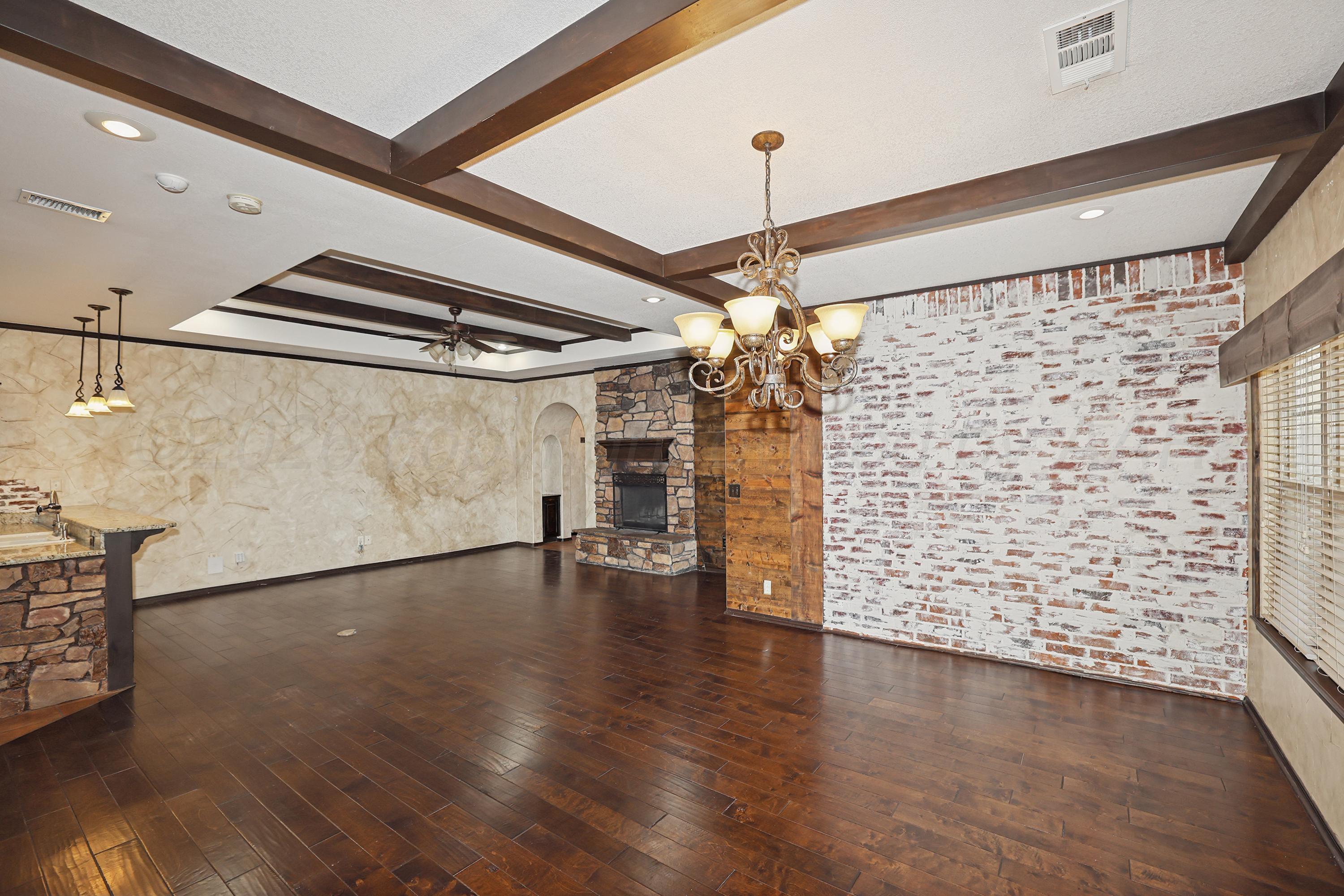 6803 Nick Street Amarillo, TX 79119 - Photo 6 of 33 8-Diining Area facing Living