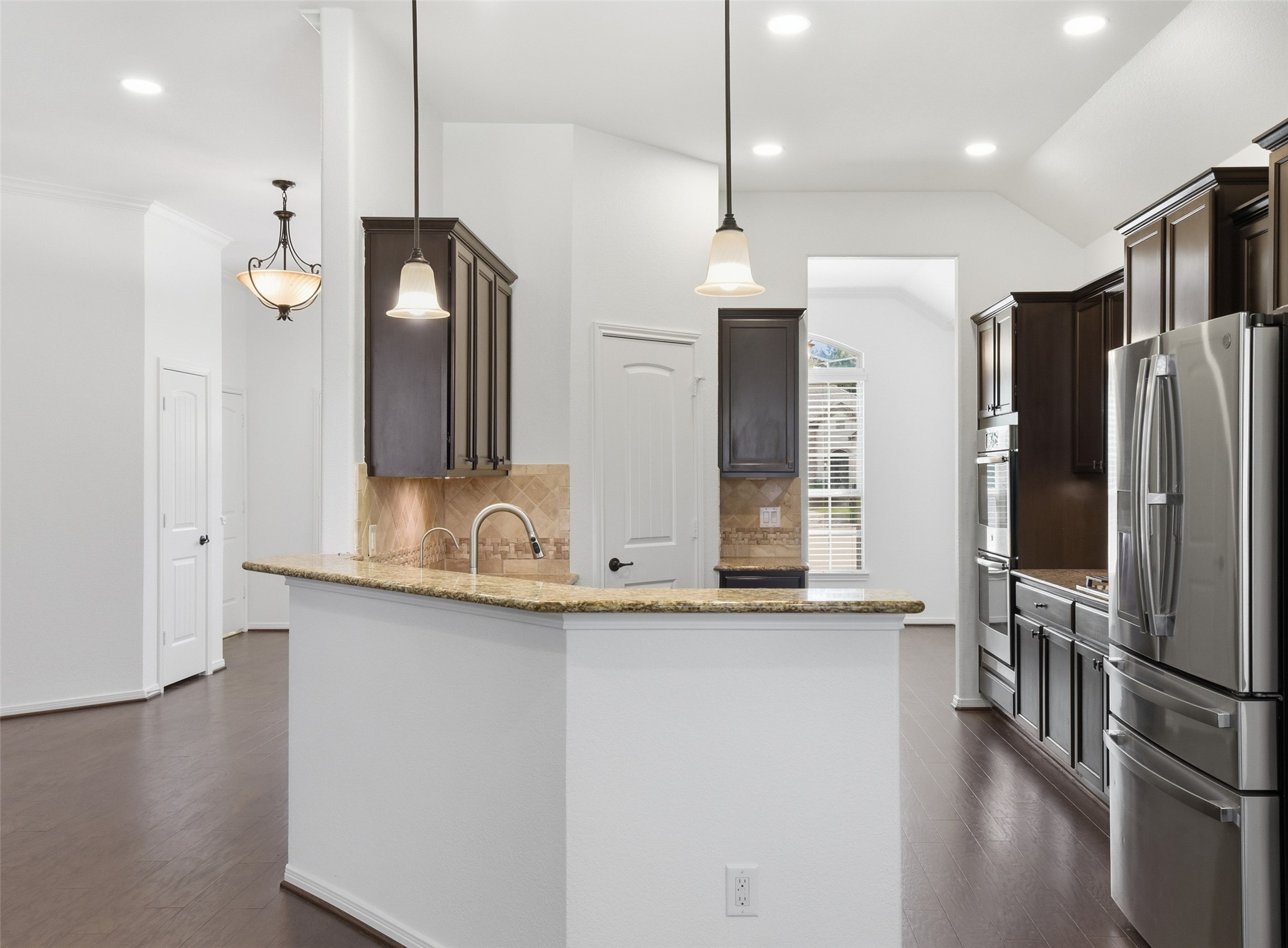 212 Fallow Buck Court Conroe, TX 77384 - Photo 12 of 33