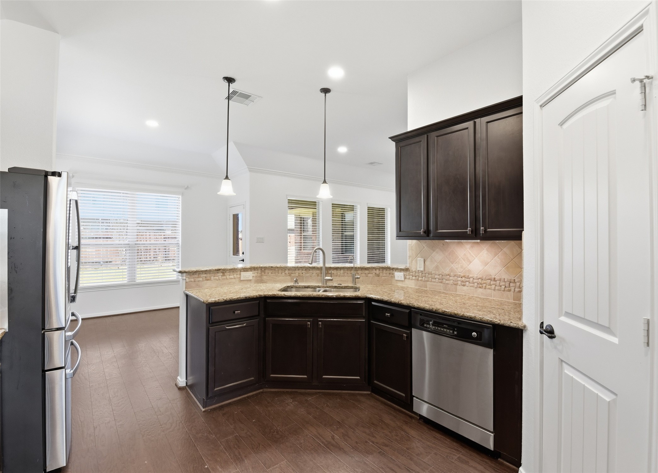 212 Fallow Buck Court Conroe, TX 77384 - Photo 13 of 33