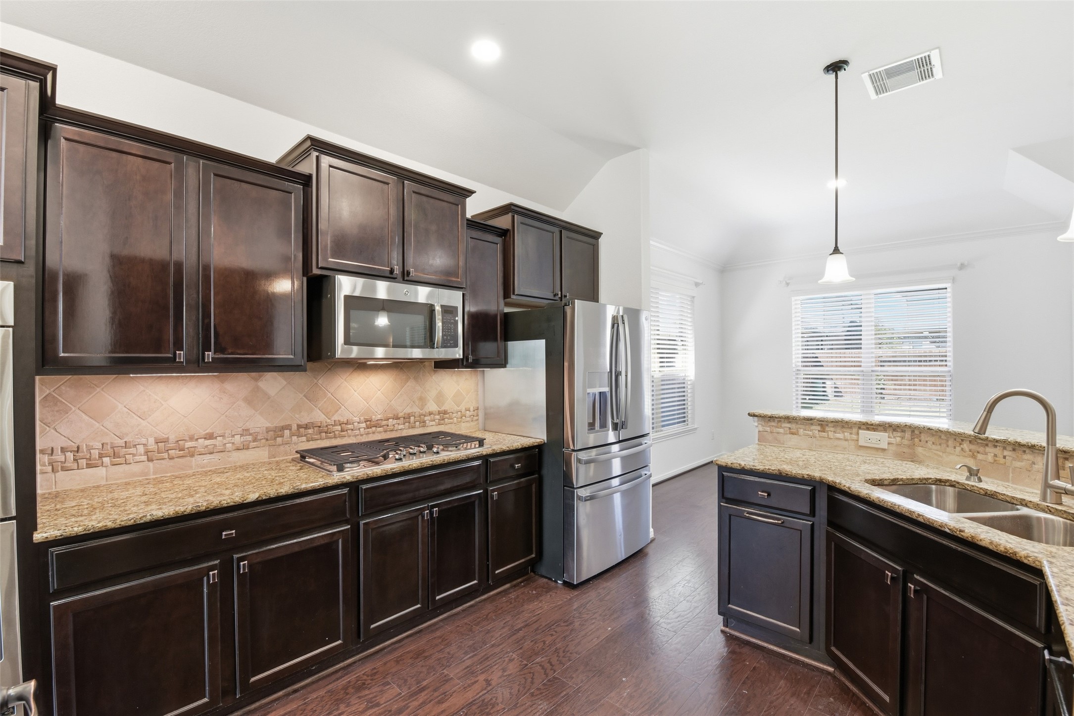 212 Fallow Buck Court Conroe, TX 77384 - Photo 16 of 33