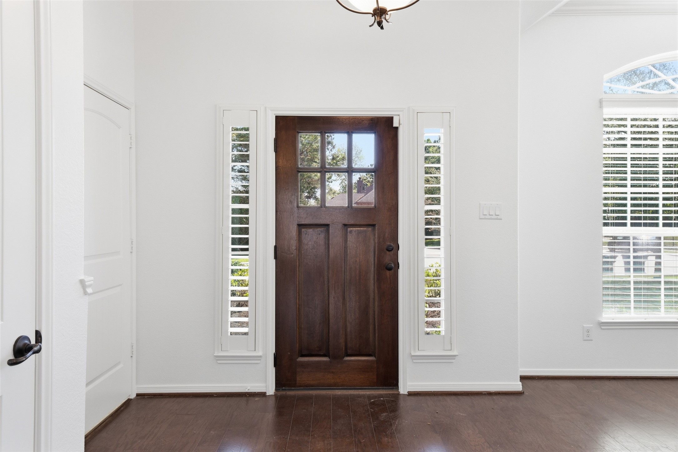 212 Fallow Buck Court Conroe, TX 77384 - Photo 4 of 33