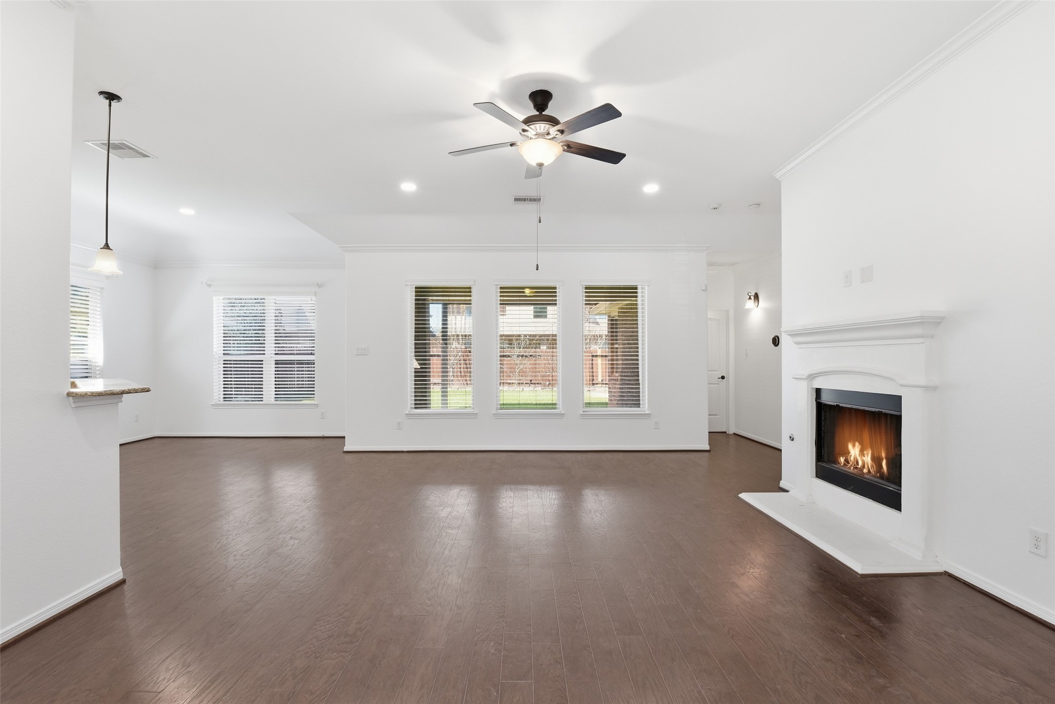 212 Fallow Buck Court Conroe, TX 77384 - Photo 7 of 33