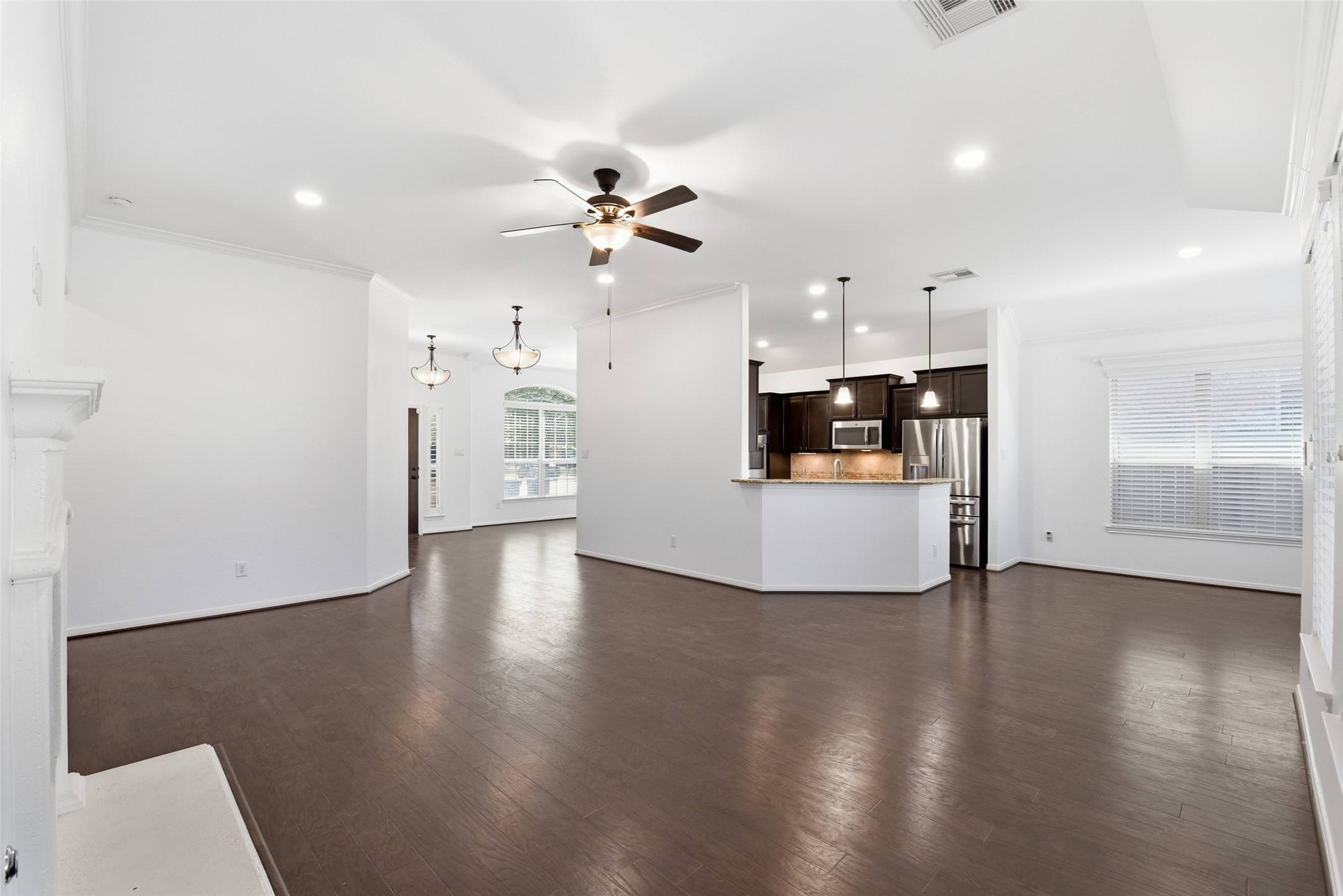 212 Fallow Buck Court Conroe, TX 77384 - Photo 8 of 33