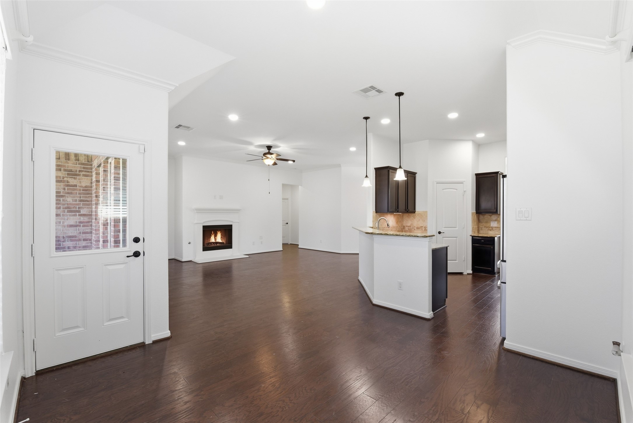 212 Fallow Buck Court Conroe, TX 77384 - Photo 10 of 33