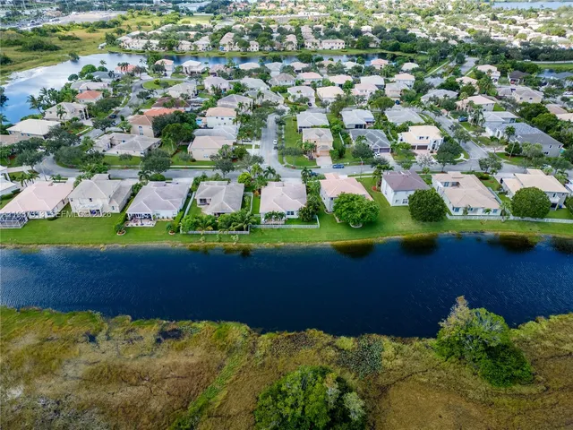 $899,000 | 903 Northwest 167th Avenue, Pembroke Pines, FL 33028