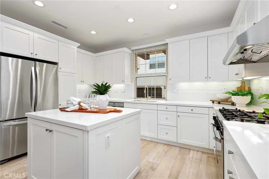 147 Excursion Irvine, CA 92618 - Photo 8 of 56