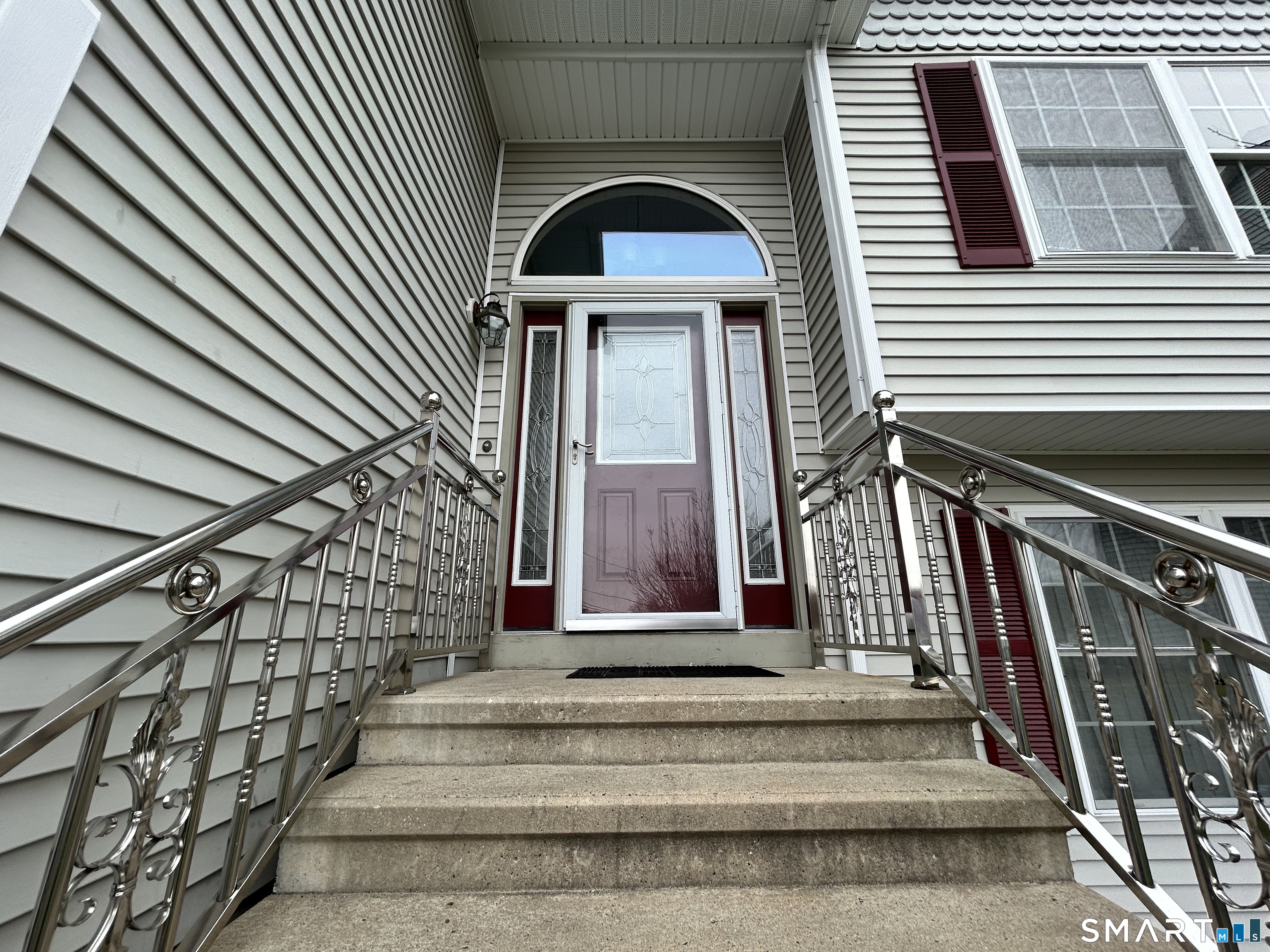 39 Asia Circle Bridgeport, CT 06610 - Photo 3 of 32