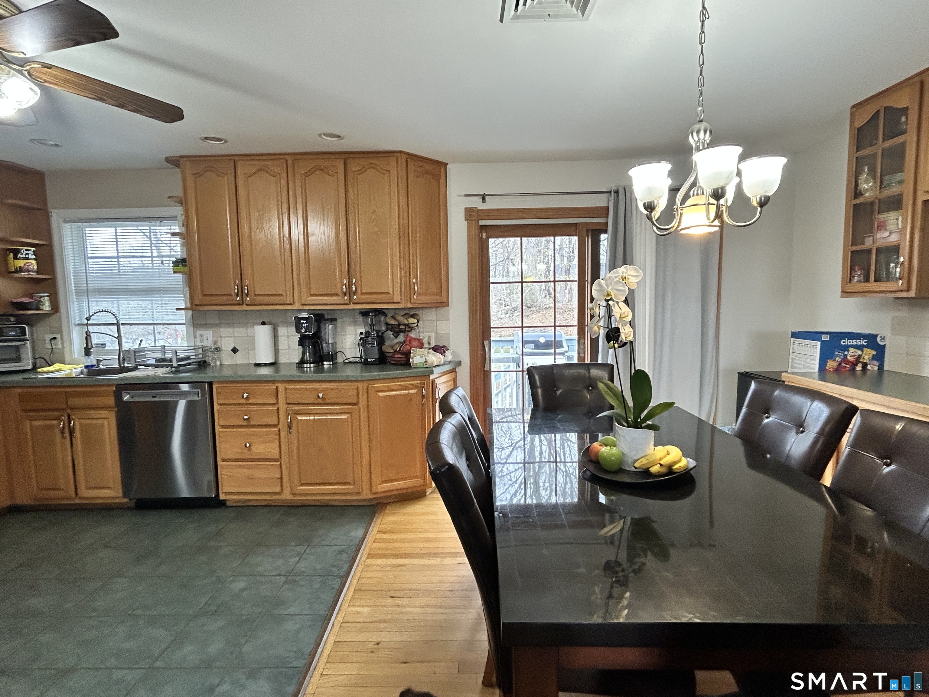 39 Asia Circle Bridgeport, CT 06610 - Photo 5 of 32
