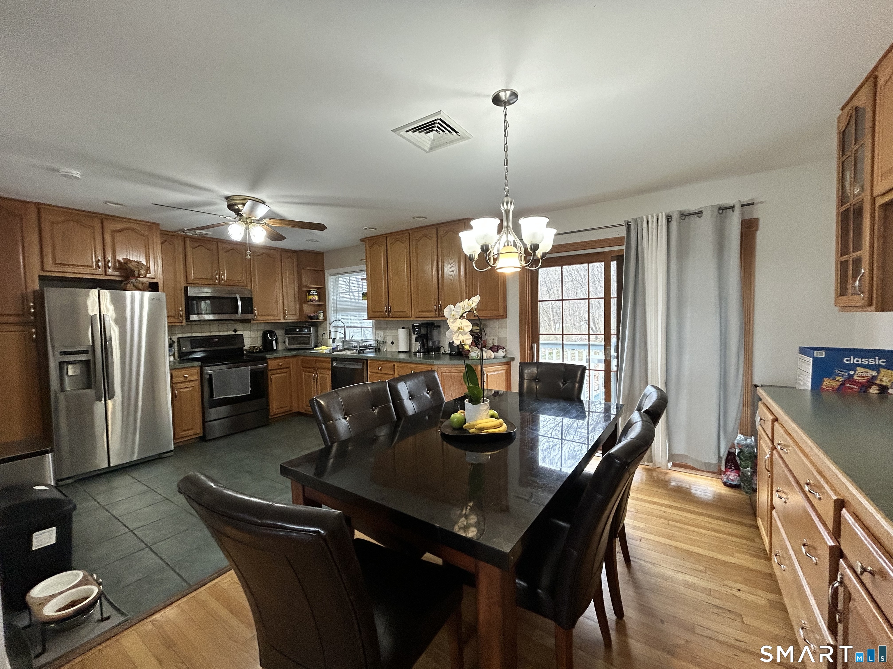 39 Asia Circle Bridgeport, CT 06610 - Photo 6 of 32