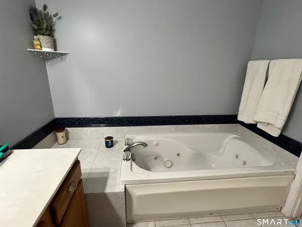 $3,650 | 39 Asia Circle, Bridgeport, CT 06610