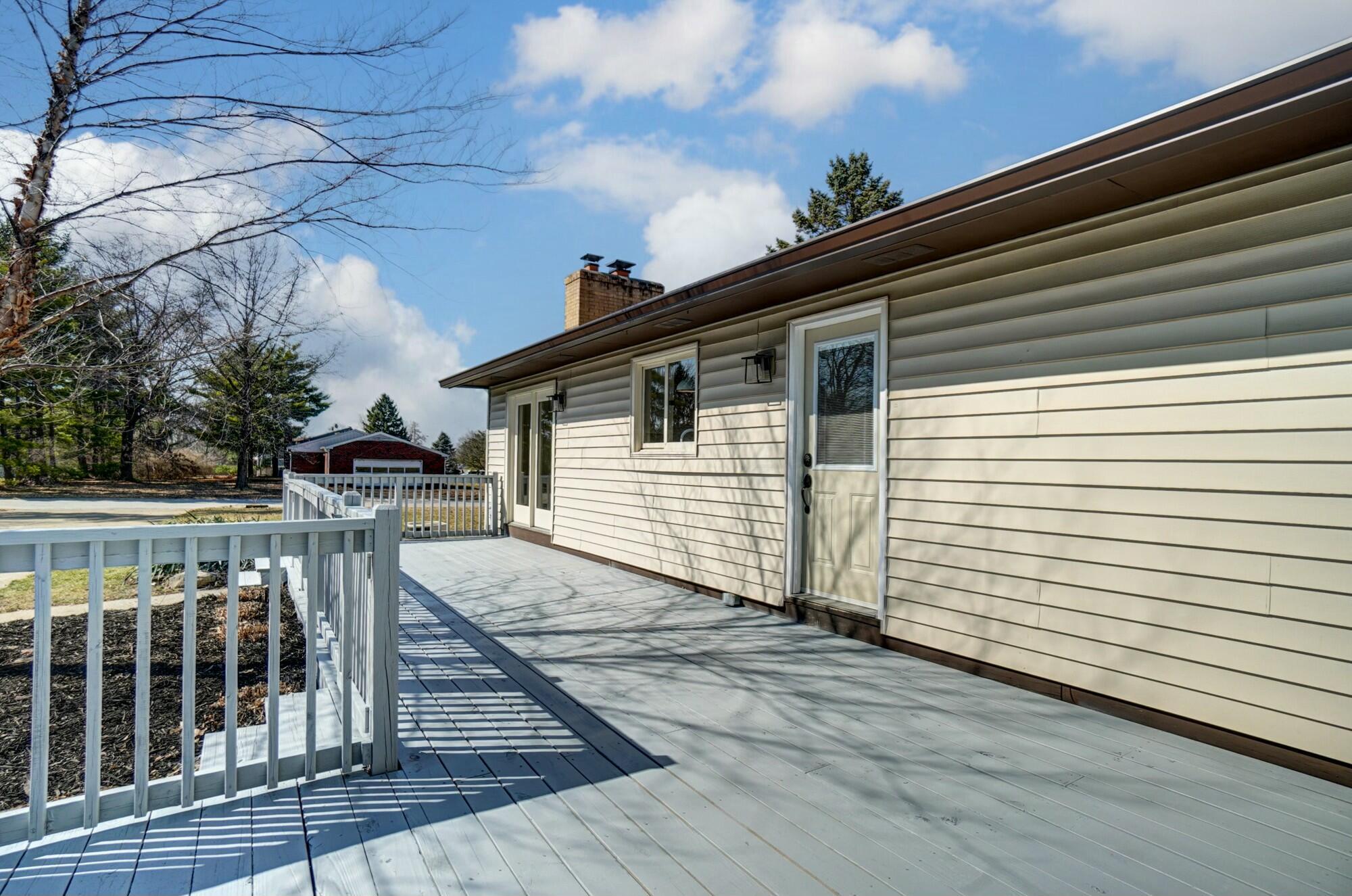 491 Cheshire Road Sunbury, OH 43074 - Photo 32 of 37 Newly painted deck