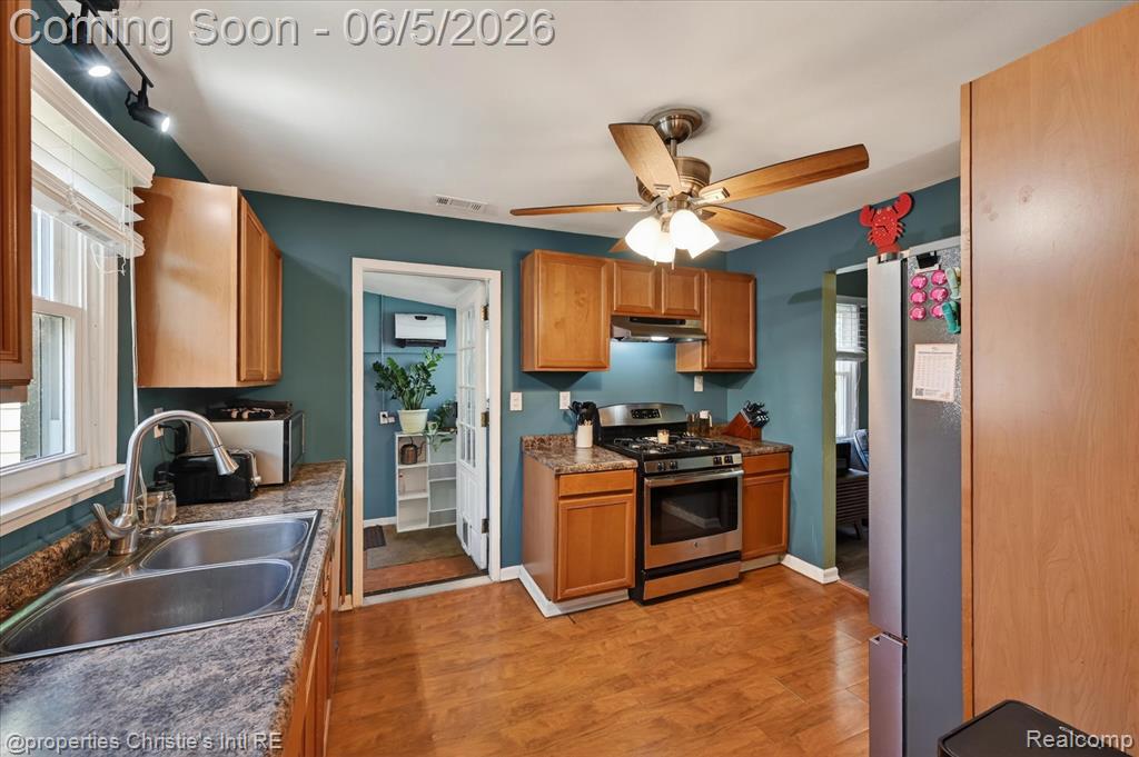 39185 Chase Street Romulus, MI 48174 - Photo 12 of 34