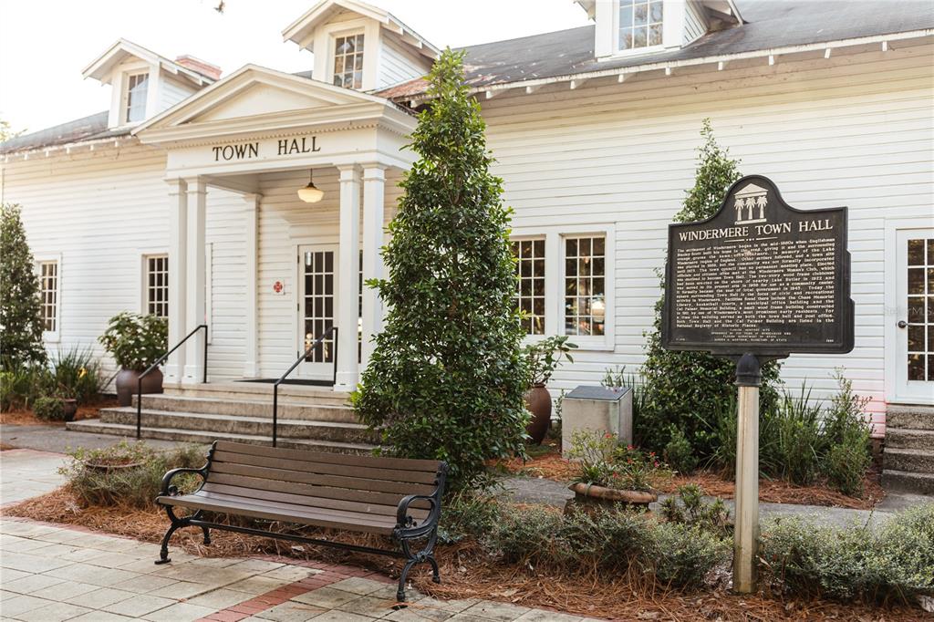 713 Main Street Windermere, FL 34786 - Photo 81 of 82 a front view of a house with garden