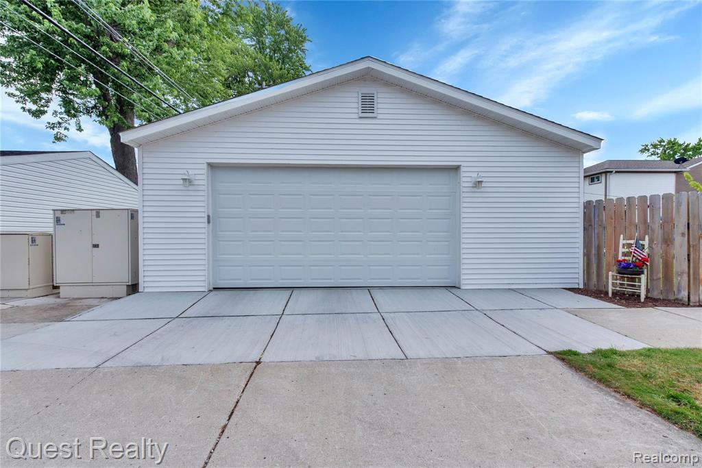 1268 Hampton Road Grosse Pointe Woods, MI 48236 - Photo 6 of 45