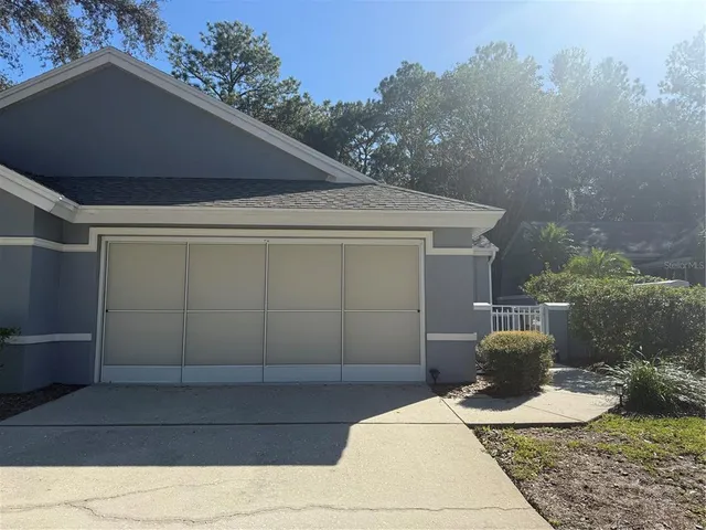 a view of back yard of the house
