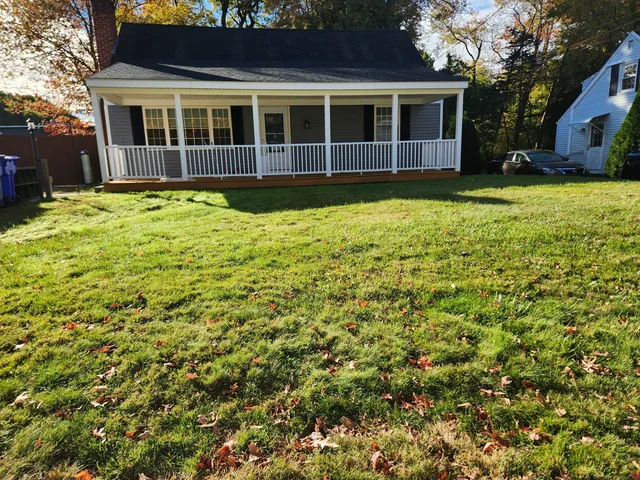 a view of a house with a yard