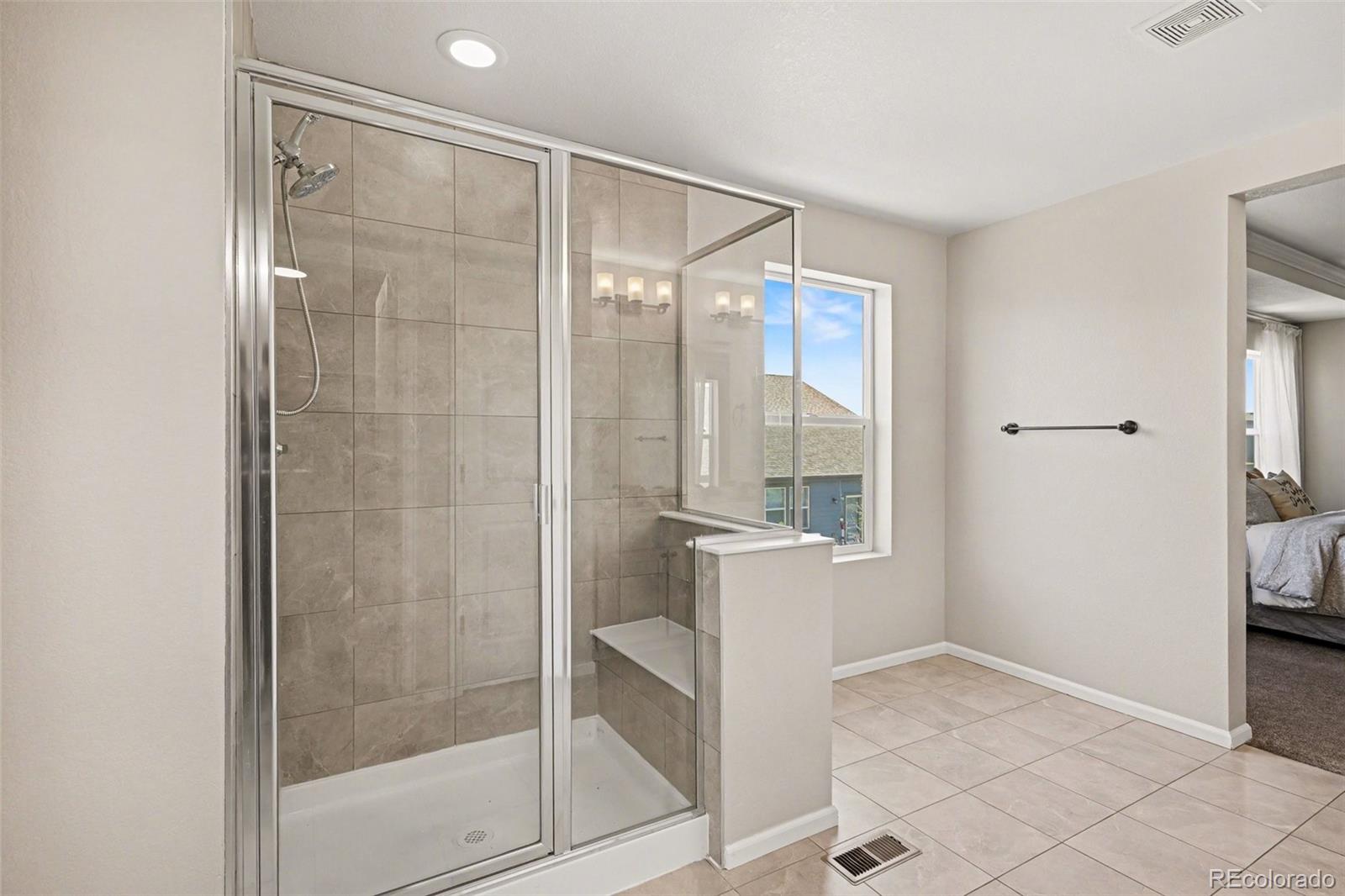 4726 North Hannibal Street Denver, CO 80239 - Photo 14 of 39