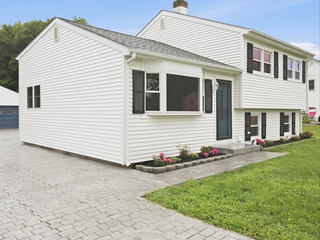 9 Weathervane Way Westerly, RI 02808 - Photo 3 of 25