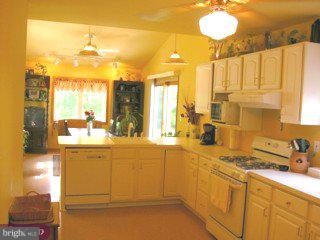 15 Brandon Road West Pennington, NJ 08534 - Photo 2 of 6