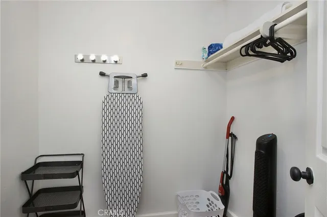 a view of entryway with workspace