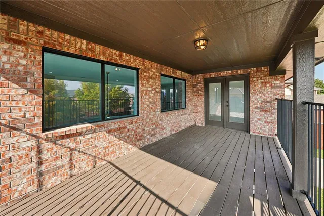 an empty room with kitchen and windows