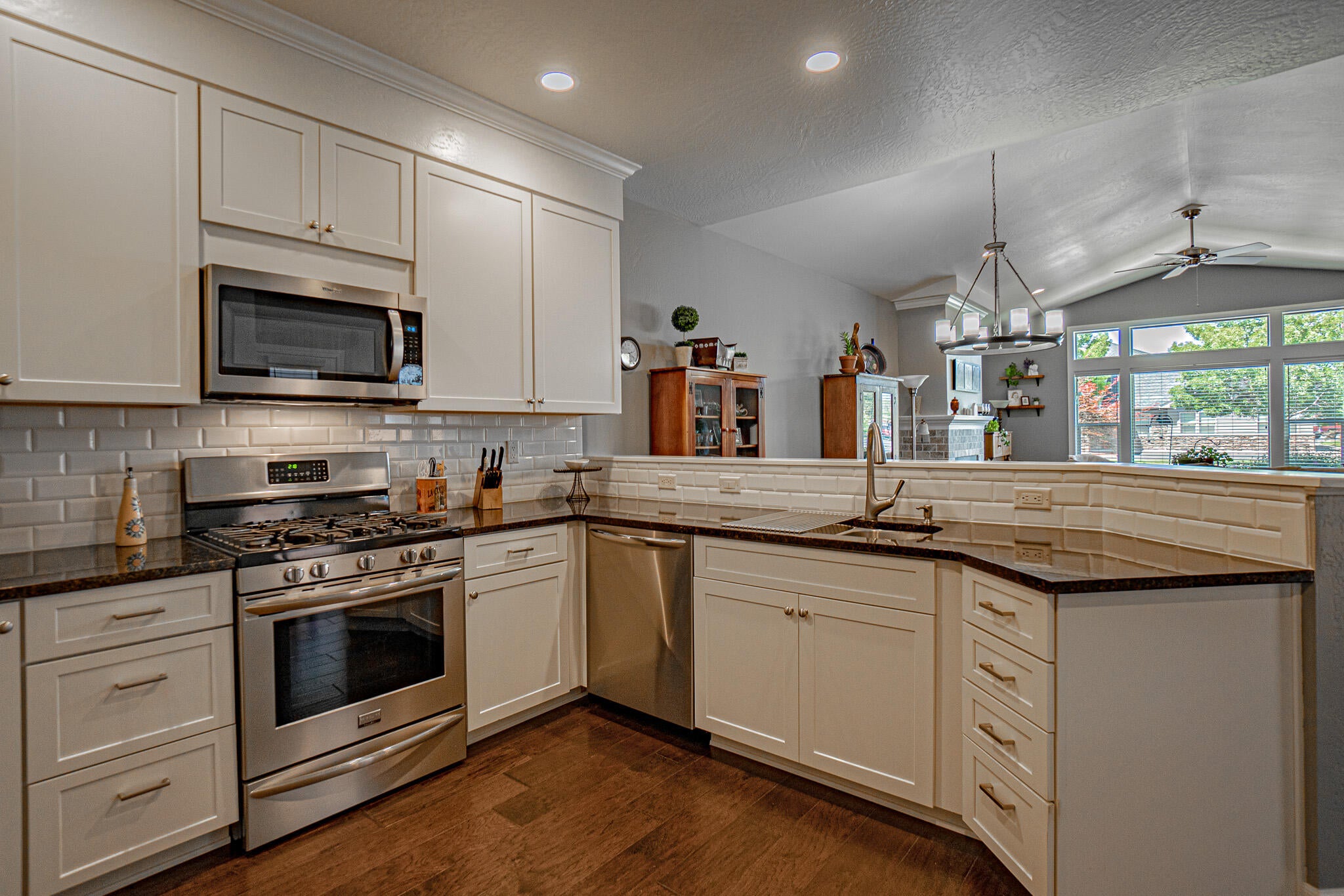 447 South Haskell Street Central Point, OR 97502 - Photo 10 of 31 DSC06040-HDR
