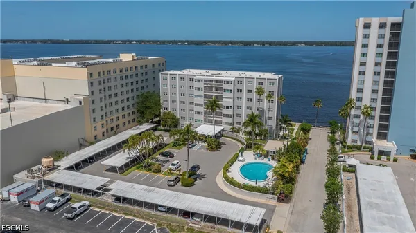 $2,000 | 1900 Clifford Street, Unit 506, Fort Myers, FL 33901
