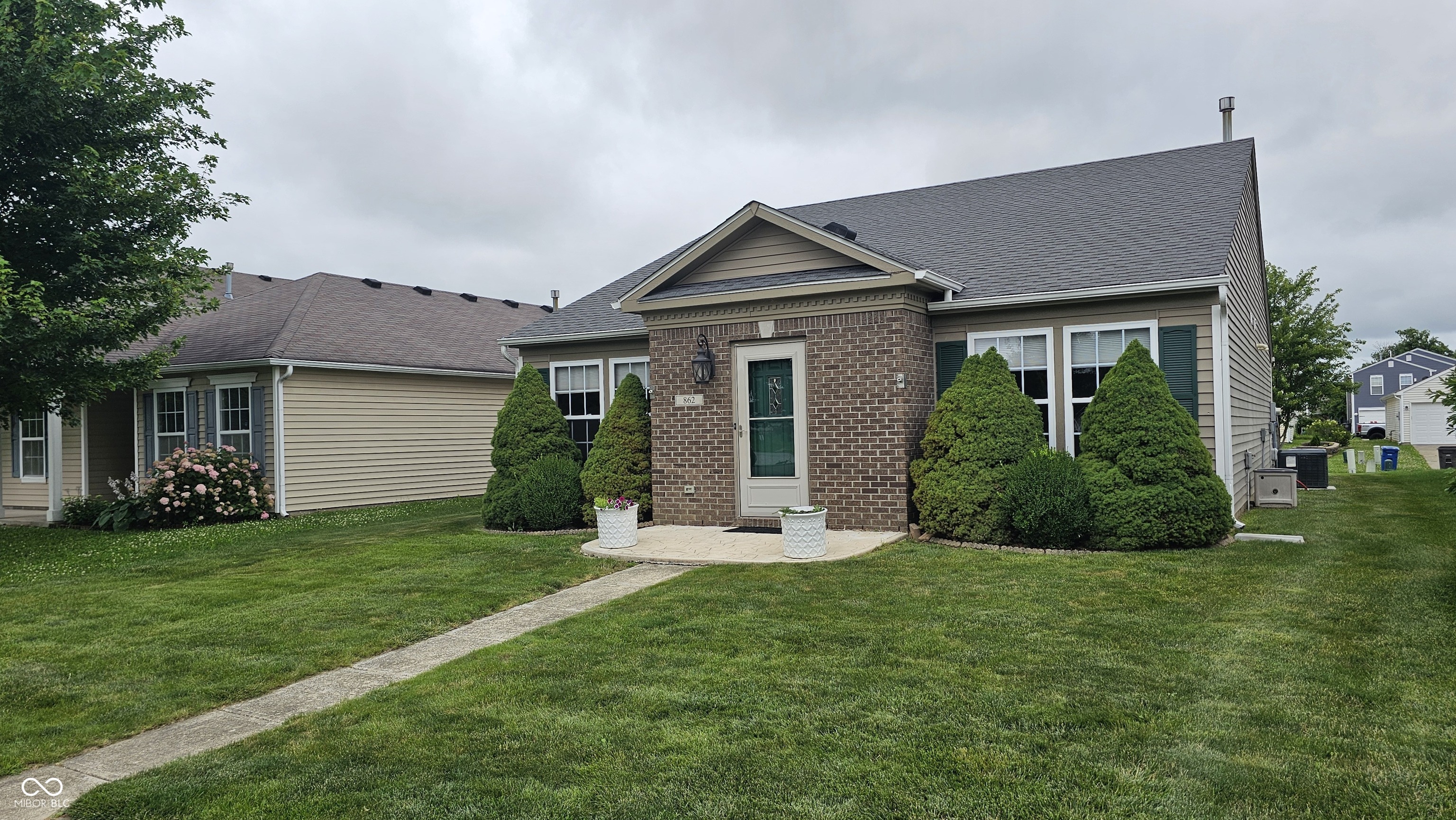 862 Saraina Road Shelbyville, IN 46176 - Photo 2 of 20